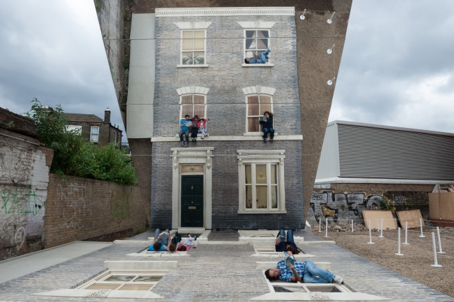 image-1-leandro-erlich-dalston-house-photo-by-gar-powell-evans-barbican-art-gallery-2013
